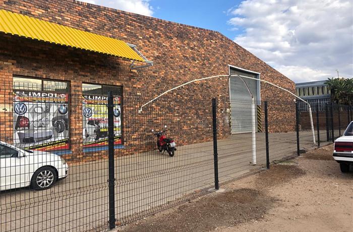 Clear view fencing installation
